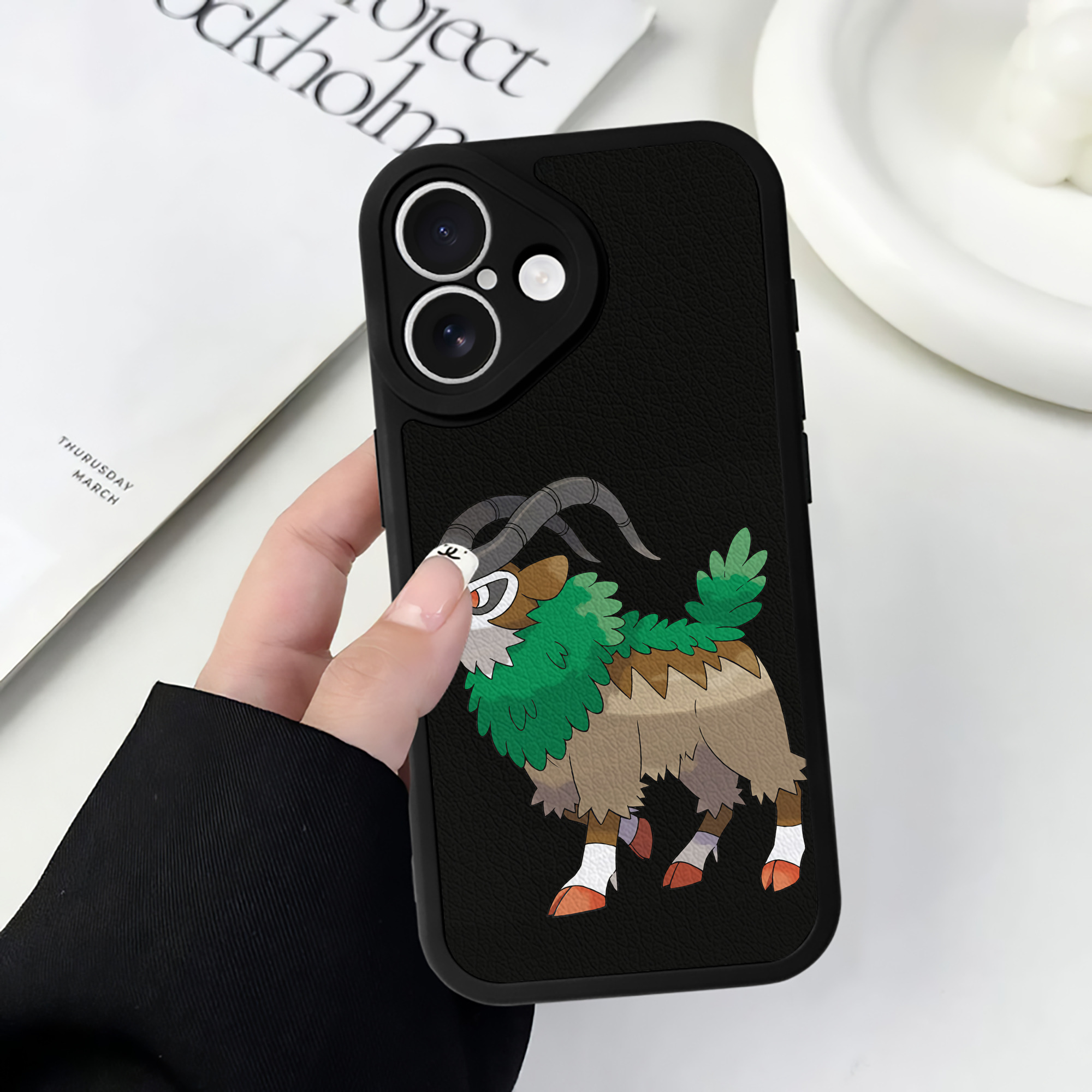 （画像用） ポケットモンスター Pokémon 【iPhone 16シリーズ対応】シリコンスマホケース（レザー調） 材質：シリコン